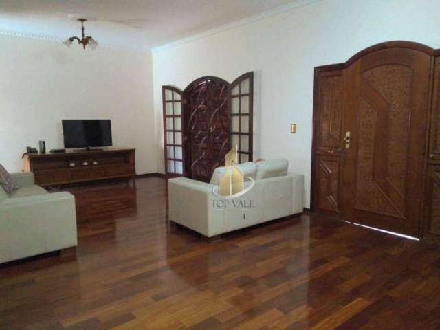 Sobrado com 3 dormitórios à venda, 253 m² por R$ 680.000,00 - Vera Cruz - Caçapava/SP