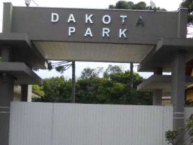 Ultimo terreno à venda no condomínio Park Dakota Village com 450m² de área útil e amplo bosque nos fundos, perfazendo a área de 1.581m²