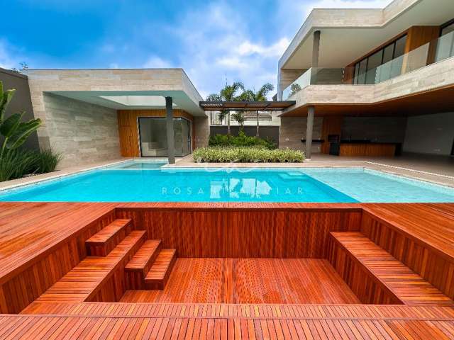 Casa de Alto Padrão em Condomínio de Luxo na Barra da Tijuca com 5 quartos à venda