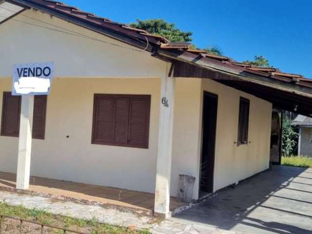 Casa com 3 dormitórios para alugar,  por R$ 1.350/mês - Cambiju - Itapoá/SC
