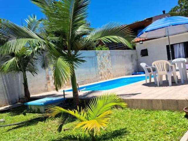 Casa com piscina próxima a praia  por R$ 1.080/dia - Recanto do Farol - Itapoá/SC