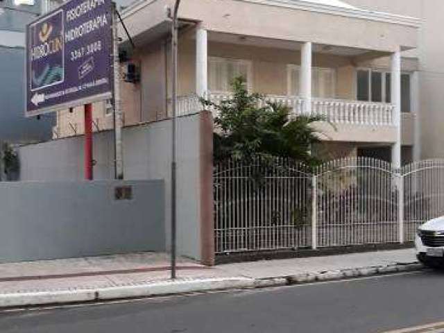 Casa na Rua Osmar de Souza Nunes esquina com Avenida Brasil, excelente ponto comercial!!!