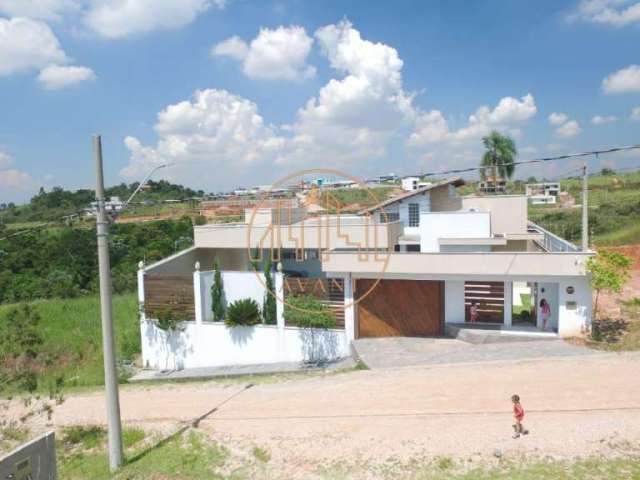 Casa à venda no Condomínio Lago Dourado em JACAREI - SP