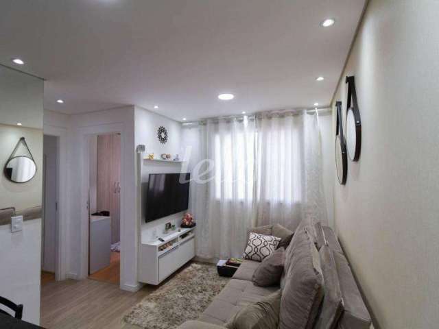 Apartamento com 3 quartos para alugar na Av. Afonso de Sampaio e Sousa, --, Parque do Carmo, São Paulo, 41 m2 por R$ 1.800