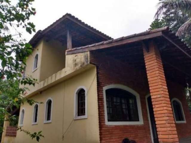 Belíssima chácara localizada no bairro Jardim Aguapeu - Possui churrasqueira e área de serviço.