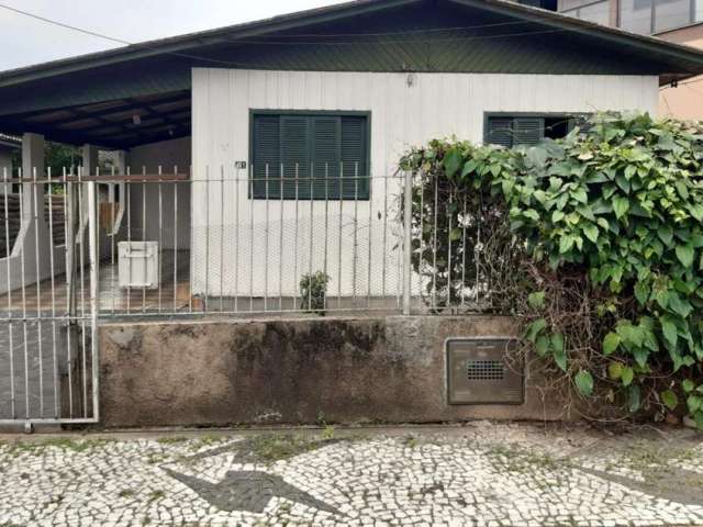 Casa para Venda em Siderópolis, Centro, 3 dormitórios, 1 banheiro, 1 vaga