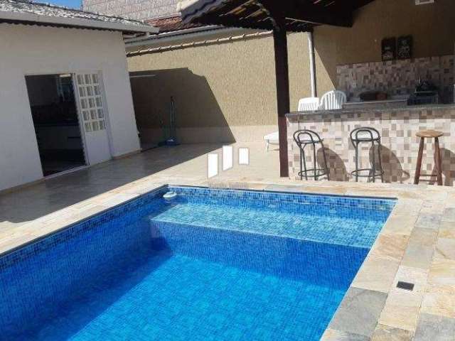 Casa isolada com piscina em Praia Grande SP.