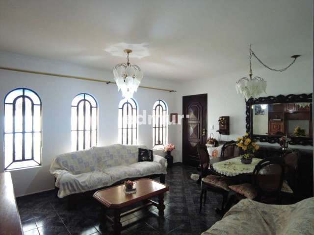 Casa com 4 quartos à venda no Utinga, Santo André  por R$ 650.000