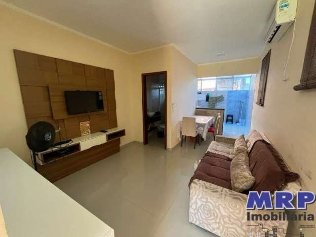 Apartamento a venda com 1 dormitório em Ubatuba, a 200 metros da Praia do Sapê, condomínio com piscina.