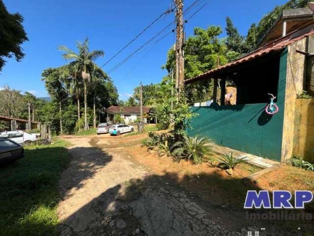 Casa a venda em Ubatuba no bairro do Sertão do Ingá, a 2km da Praia de Maranduba.
