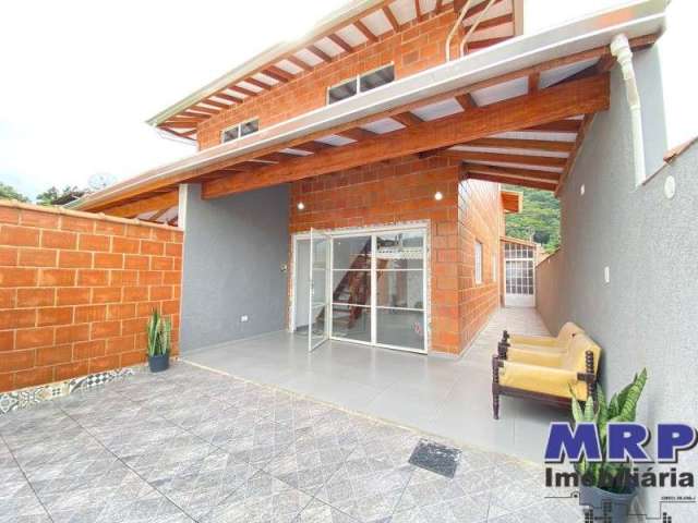 Casa com 3 quartos à venda, próximo a praia da Maranduba em Ubatuba, aceita financiamento.