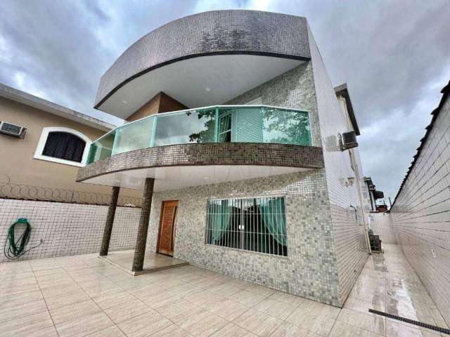 Casa Triplex à venda na Vila Voturuá em São Vicente