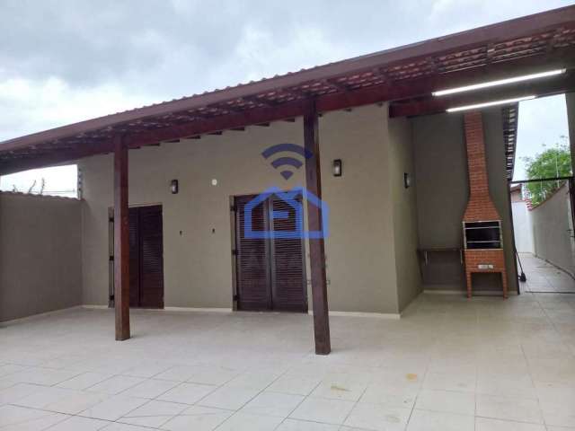 Casa à venda no bairro Maranduba em Ubatuba, SP. Casa com 3 dormitórios, 2 banheiros, garagem para
