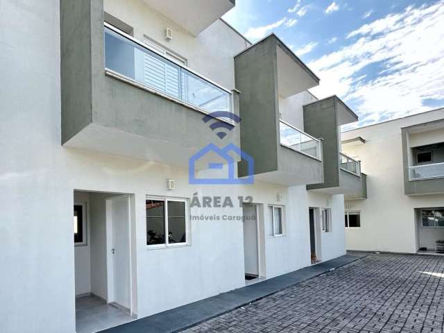 Casa com 2 suítes em Condominio à Venda, 300 metros da Praia das Palmeiras, Caraguatatuba, SP