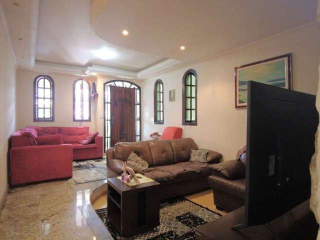 Casa com 3 quartos à venda na Rua Etrusca, --, Utinga, Santo André por R$ 750.000