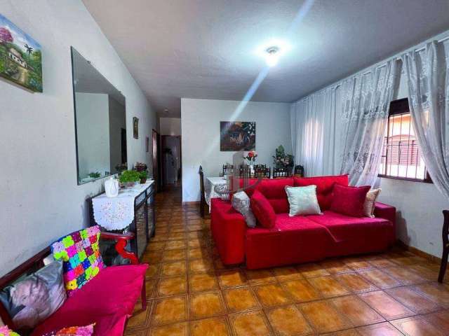Excelente casa LINEAR à venda no bairro Retiro, em Volta Redonda!!!