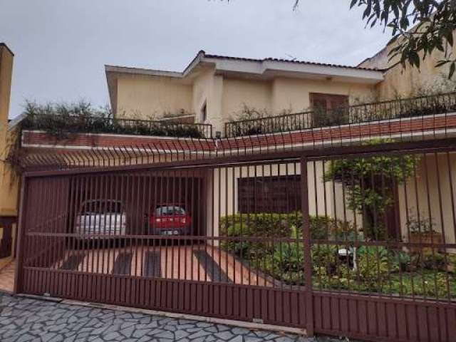 Sobrado com 3 dormitórios à venda, 245 m² por R$ 901.000,00 - Jardim Teles de Menezes - Santo André/SP