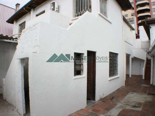 Casa Comercial com 3 quartos para alugar, 170.00 m2 por R$ 1900.00 - Juveve - Curitiba/PR