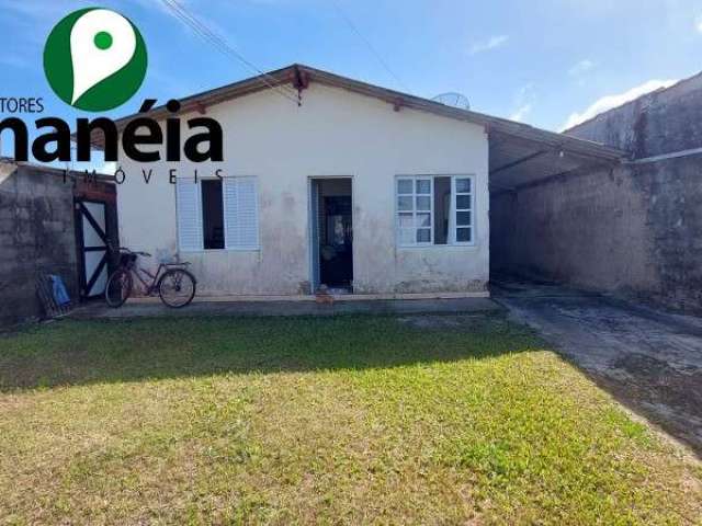 Casa com 3 dormitórios (1 suíte) + um barracão com 80 m² nos fundos - Vila São João Batista - Cananéia / SP