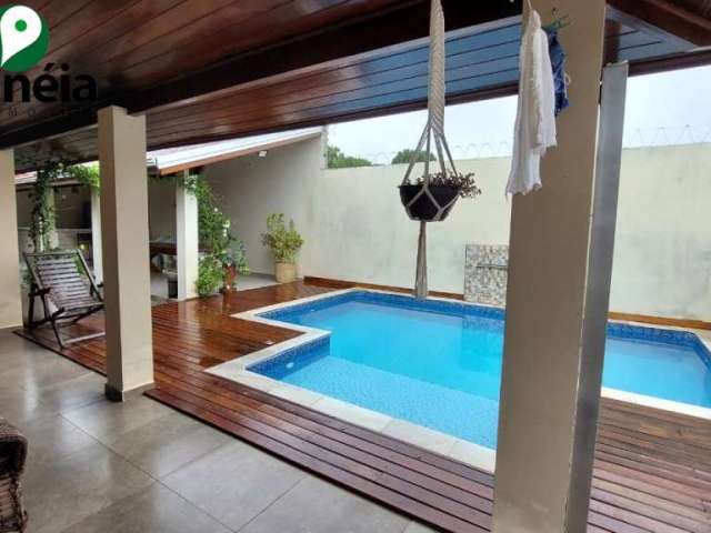 Casa muito confortável no Retiro das Caravelas disponível para venda com 3 dormitórios (2 suítes) + espaço gourmet e piscina - Cananéia / SP