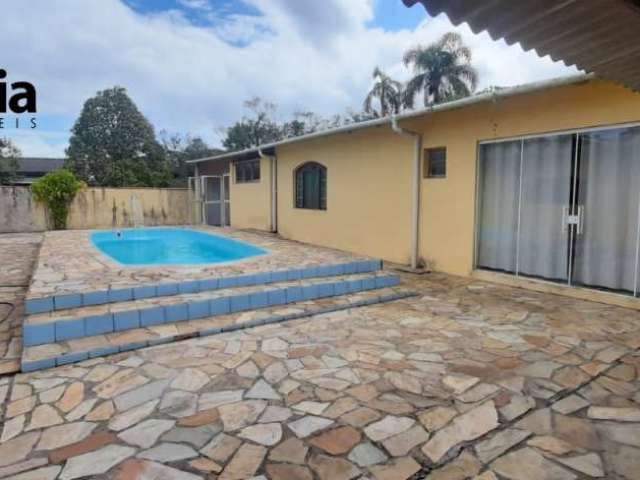 Ótima casa no Bairro Carijó disponível para venda - 4 dormitórios (1 suíte) - Cananéia/SP