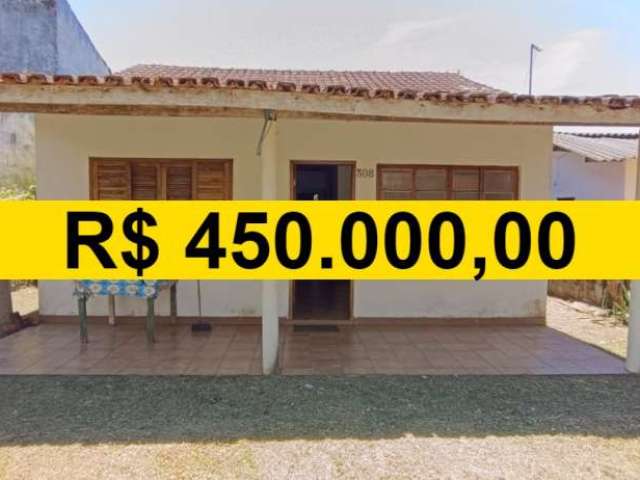 Casa no bairro do Rocio (área comercial/residencial) disponível para venda - Cananéia / SP