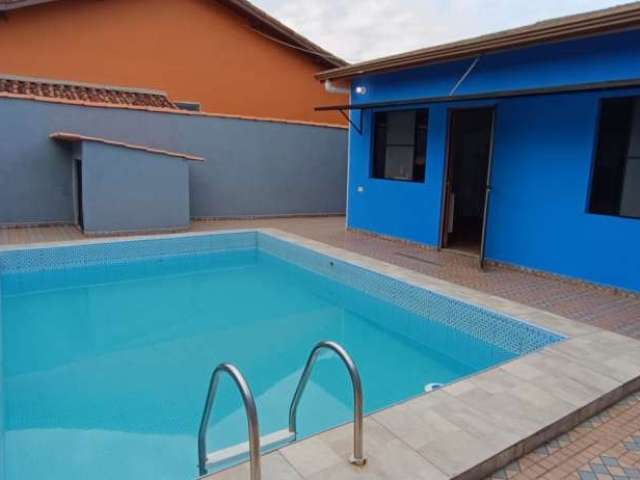 Casa de temporada em Cananéia - 5 a 17 pessoas + piscina + churrasqueira + 4 vagas a 1.8km do Centro