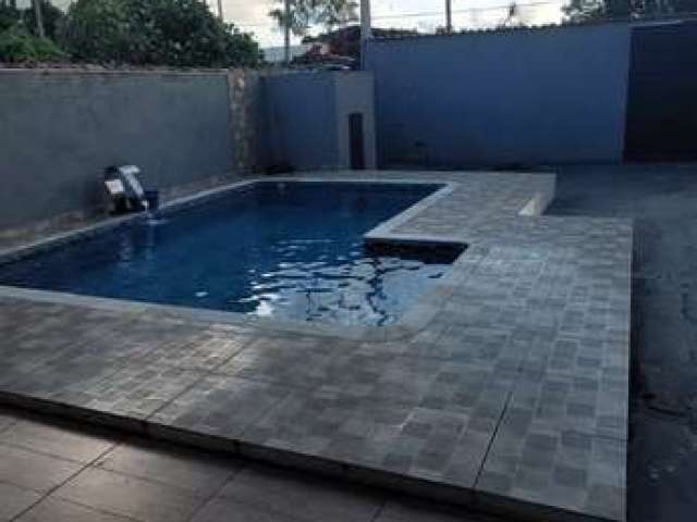 Casa com 2 dormitórios e piscina para venda no bairro Vila Cabana em Cananéia-SP