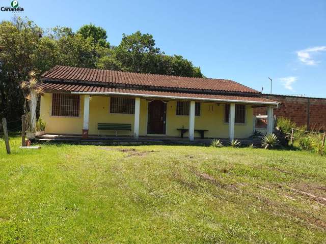 Casa para locação fixa com 2 dormitórios no bairro Paraíso dos Pássaros - Cananéia-SP