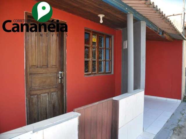 Casa em viela no Centro Histórico para venda - Cananéia/SP