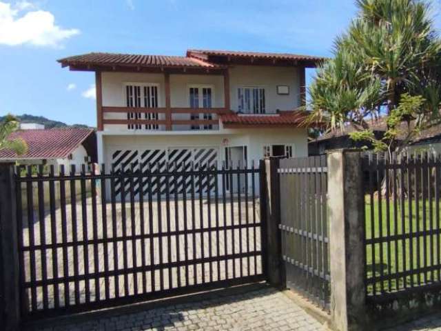 Casa com 3 quartos para alugar na Rua São José dos Cedros, 125, Iririú, Joinville, 360 m2 por R$ 5.900