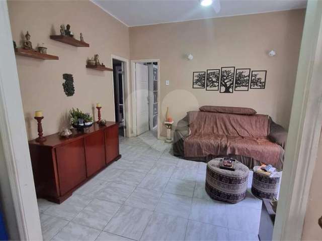 Casa de vila na Tijuca, próximo ao metrô Afonso Pena, vaga para alugar 50,00 dentro da vila.
