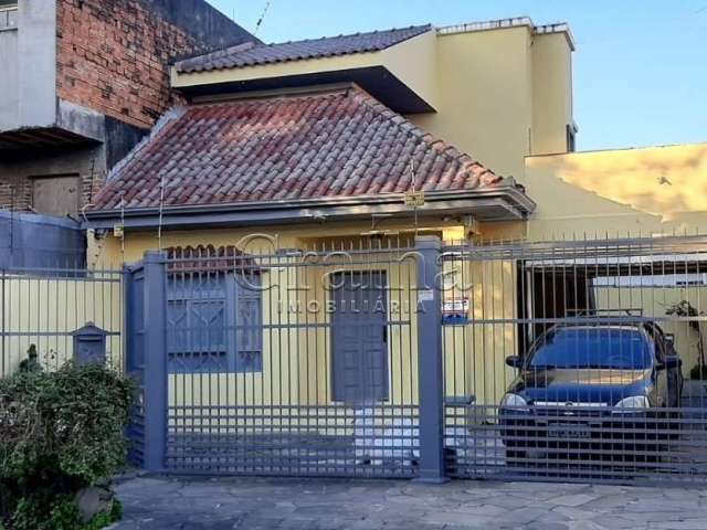 Casa com 3 quartos à venda na Rua Doutor Gastão Rhodes, 368, Santana, Porto Alegre por R$ 750.000