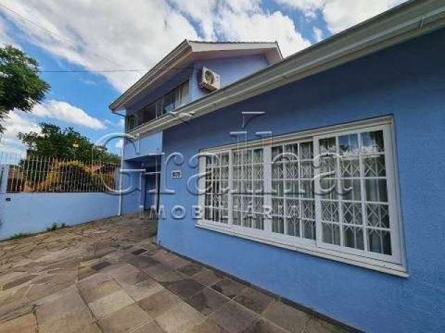 Casa com 3 quartos à venda na Rua São Francisco, 1039, Santana, Porto Alegre por R$ 950.000