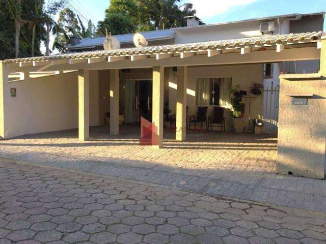 VENDA: Casa em condomínio fechado com 3 dormitórios no Bairro Dom Bosco em Itajaí.