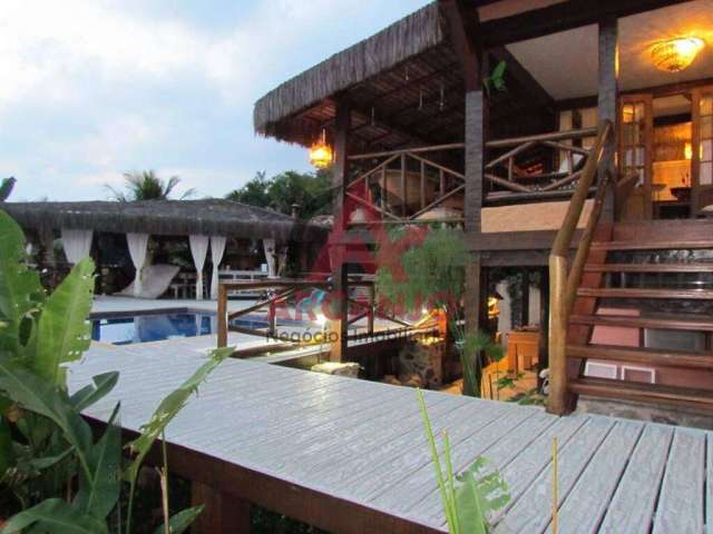 Casa a venda - condomínio em Ilhabela com acesso privado à praia.