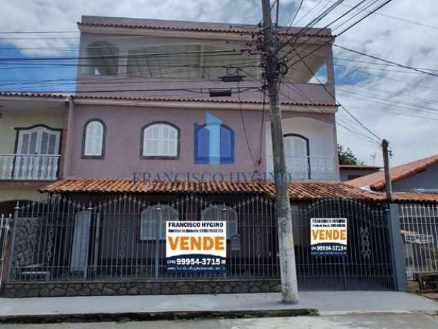 Casa para Venda em Volta Redonda, Barreira Cravo, 4 dormitórios, 2 suítes, 4 banheiros, 2 vagas