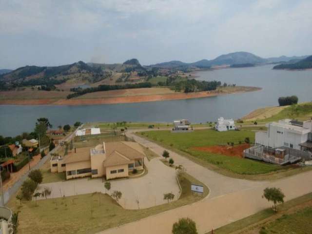 Porto Laranjeiras.                             Condomínio de alto padrão na beira da Represa do Jaguari no município de Piracaia