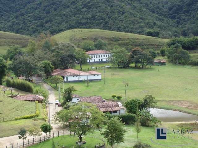 Linda fazenda de cinema múltipla aptidão para venda na região de Lorena-SP, com 55 alqueires, casarão histórico, rica em água e várias benfeitorias
