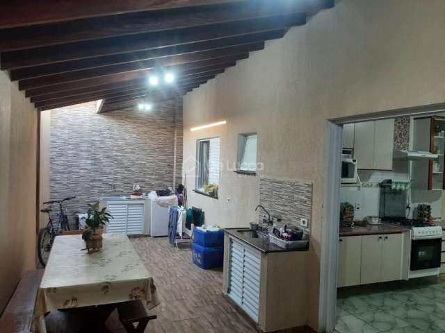 Casa com 2 quartos à venda na Rua Salvador Orsini, 15, Loteamento Residencial Água Nova, Valinhos, 211 m2 por R$ 678.400