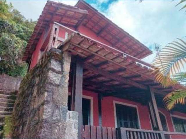 Seja dono de um pedaço do paraíso: Casa em Ilhabela com localização privilegiada no bairro do Portinho