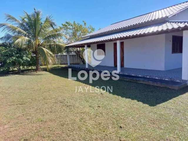 Casa com 2 quartos à venda na Rua Igarapeaçu, Praia Seca, Araruama, 82 m2 por R$ 250.000