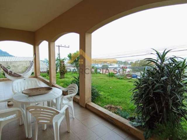 Casa térrea à venda: 4 dorm (1 suíte), 650m², Vista Mar livre em Biguaçu!