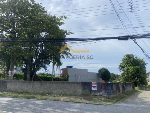 Terreno à venda com 971m²  plano no bairro Capoeiras em Florianópolis/SC.