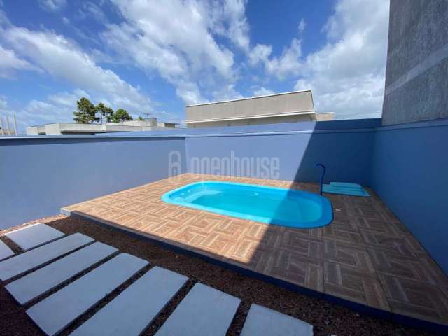 Casa em Imbé Centro com 3 dormitórios, 1 suíte  e piscina por R$490.000,00