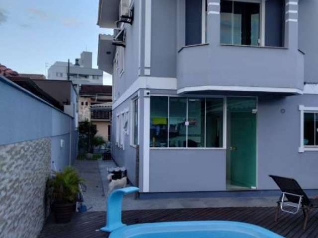 Casa com 3 quartos à venda em Rio Caveiras, Biguaçu  por R$ 980.000