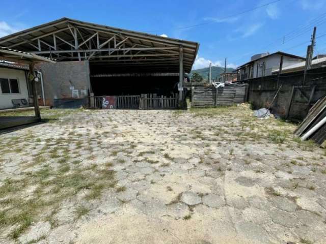 Barracão / Galpão / Depósito à venda no Centro, Biguaçu  por R$ 790.000