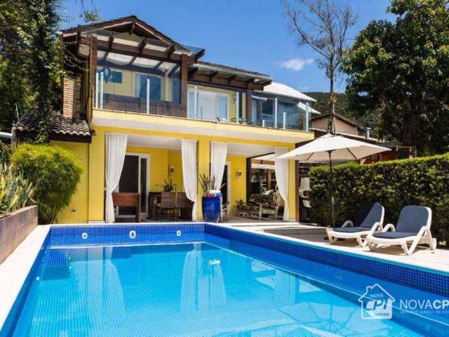 Casa à 200 m² da praia de Taquaras com 3 suítes e 3 vagas de garagem - Balneário Camboriú