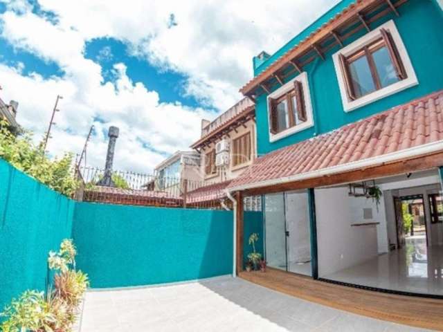 Casa com 3 quartos à venda na Moacyr Godoy Ilha, 81, Guarujá, Porto Alegre por R$ 498.000