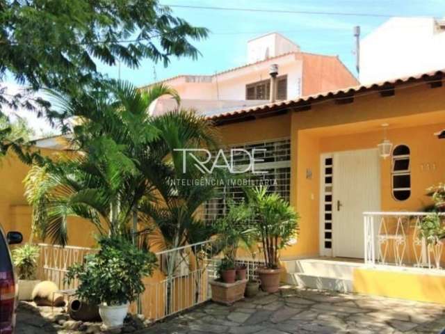 Casa com 4 quartos à venda na Rua Tupã, 141, Vila Assunção, Porto Alegre por R$ 1.300.000